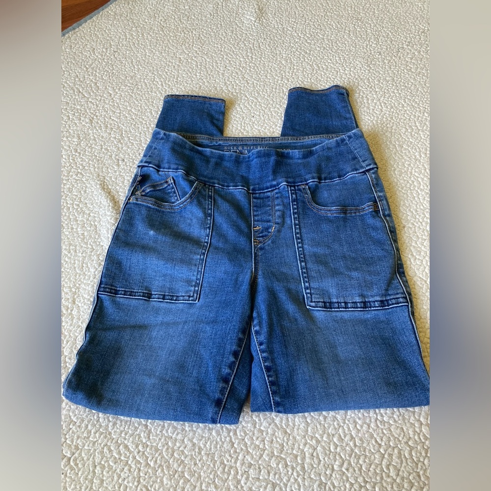 Rock & Republic brand, size 8, fever pull on slumming denim, comfy and cute
